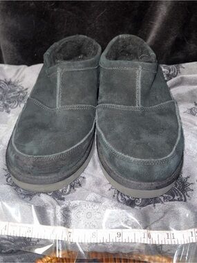 Koolaburra by UGG black Suede Slip-On Slippers/Loafers